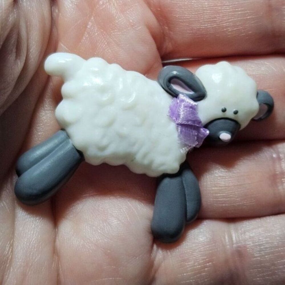 Hallmark white sheep brooch - Picture 2 of 10